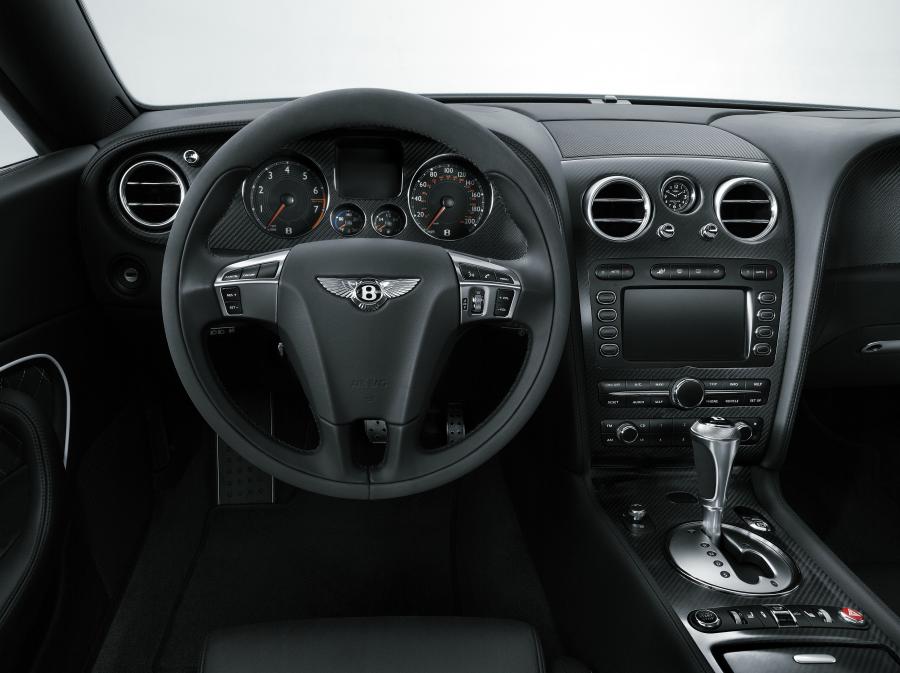 Панель приборов Bentley Continental SuperSports Convertible 2010 года  (фото 77 из 108)